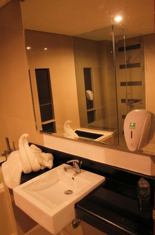 The Newton Hotel Bandung Exterior foto