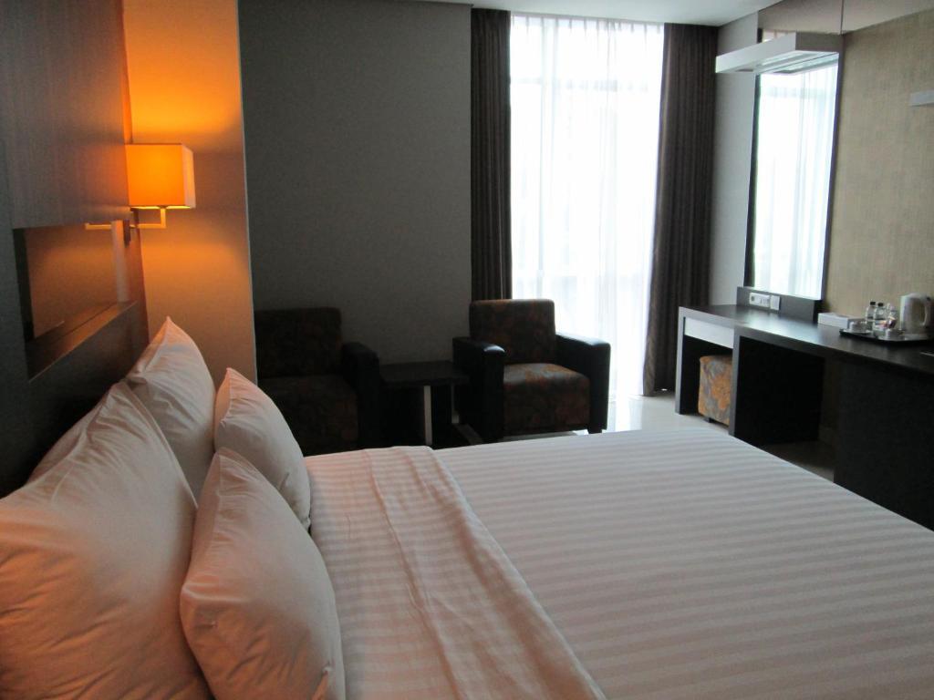 The Newton Hotel Bandung Zimmer foto