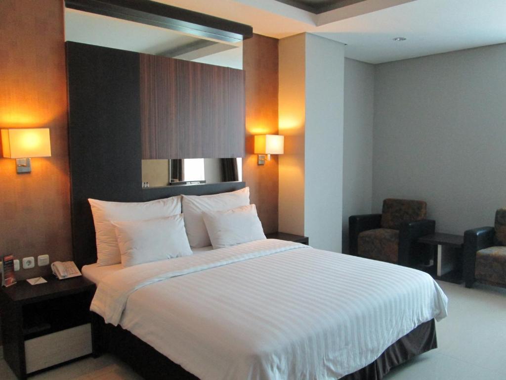 The Newton Hotel Bandung Zimmer foto