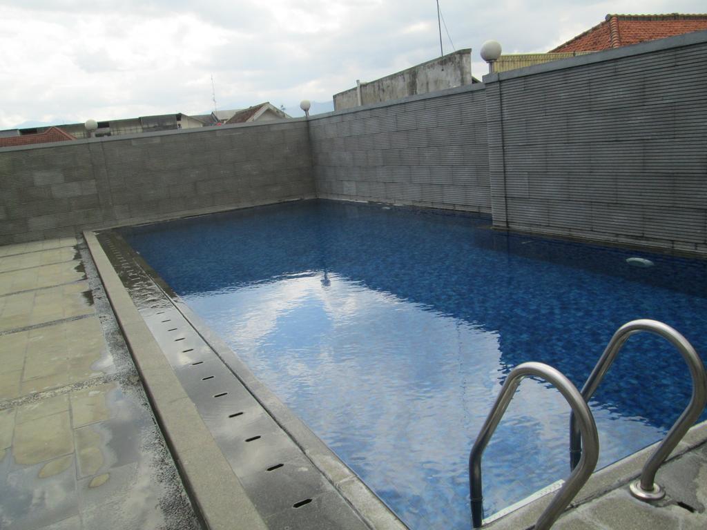 The Newton Hotel Bandung Exterior foto